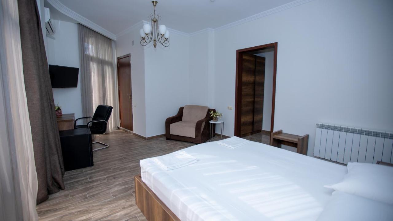 Royal Venezia Hotel Batoumi Extérieur photo