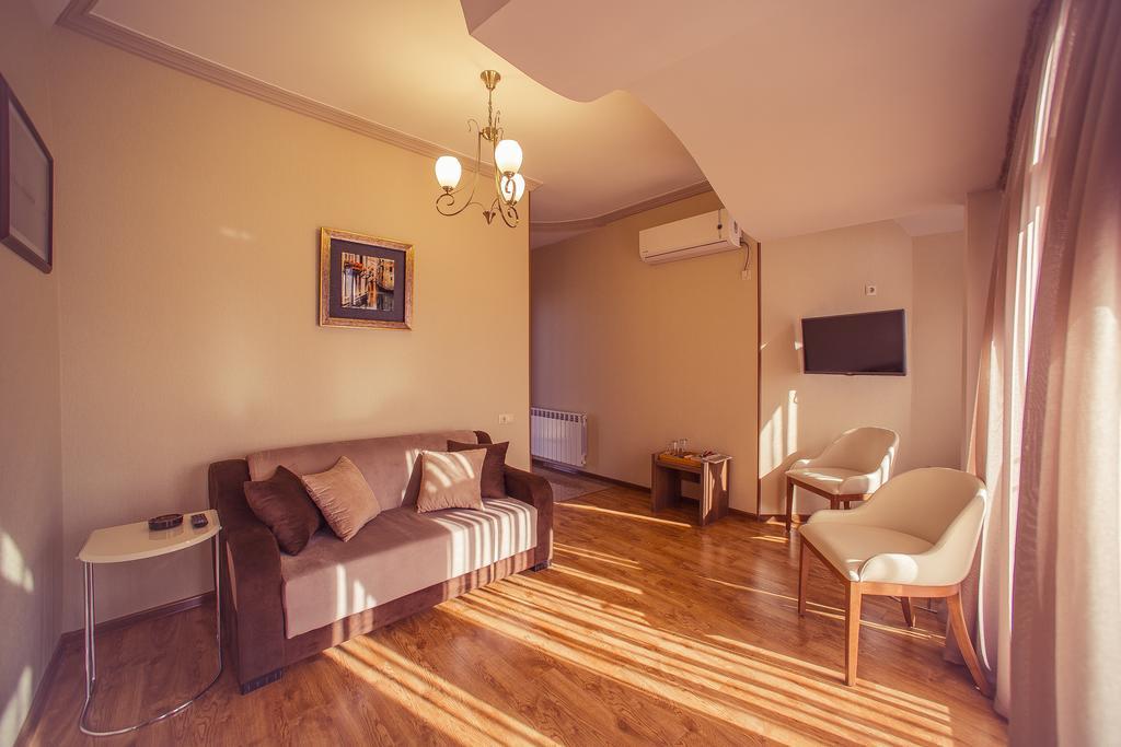 Royal Venezia Hotel Batoumi Chambre photo