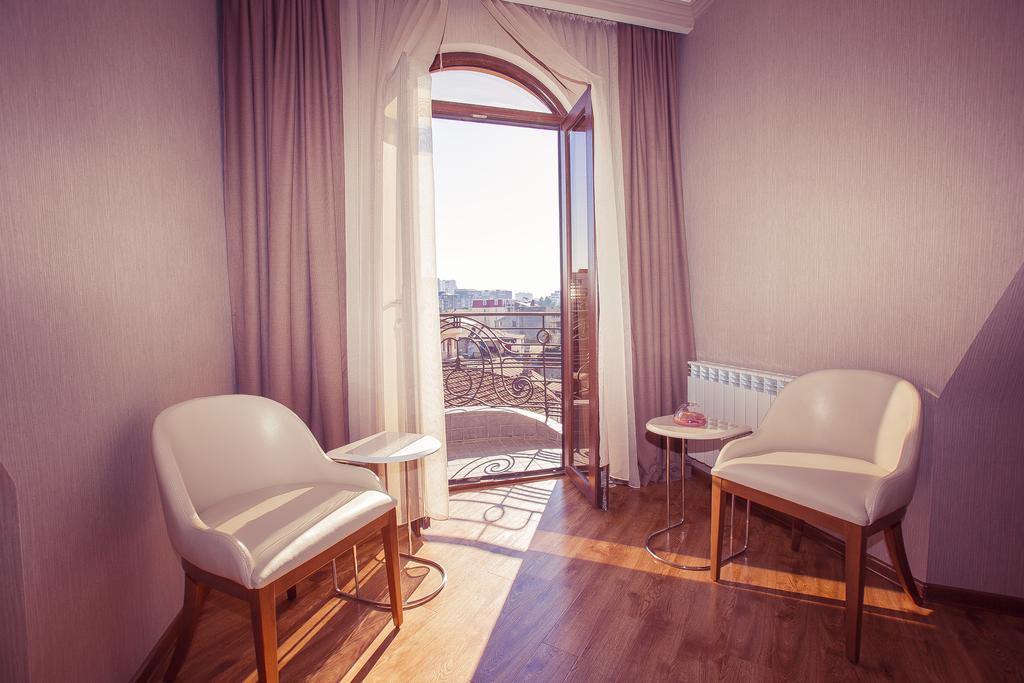 Royal Venezia Hotel Batoumi Chambre photo