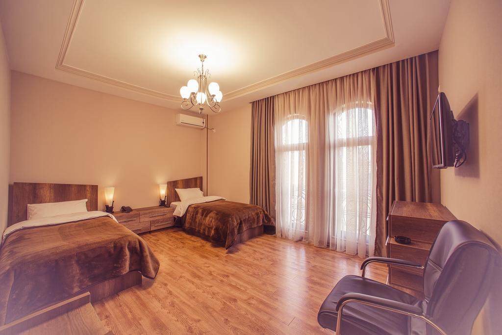 Royal Venezia Hotel Batoumi Chambre photo